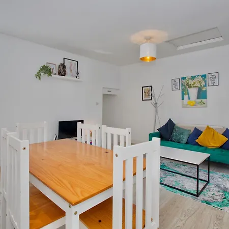 Modern 5-beds - Centre - Free Parking - Temple - By Hinkley Homes Short Lets & Serviced *