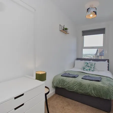 Modern 5-beds - Centre - Free Parking - Temple - By Hinkley Homes Short Lets & Serviced 布里斯托