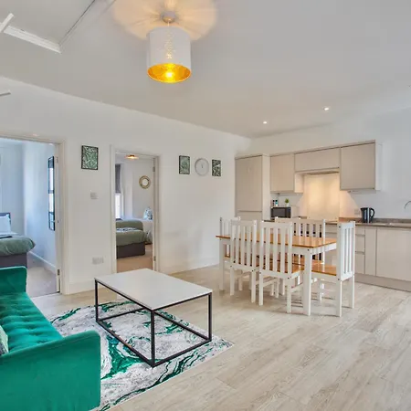 Modern 5-beds - Centre - Free Parking - Temple - By Hinkley Homes Short Lets & Serviced 公寓 *