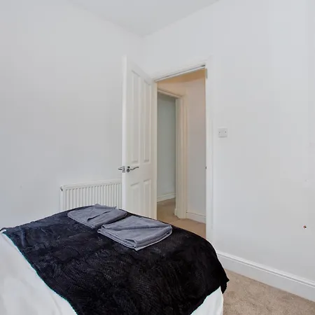 Modern 5-beds - Centre - Free Parking - Temple - By Hinkley Homes Short Lets & Serviced * 布里斯托